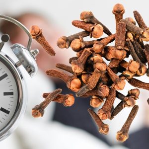Chewing 2 Cloves Before Sleep Has Surprising Advantages