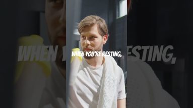 Canh you build muscle while cutting ? #buildmusclelosefat #buildmuscle #buildmuscleburnfat